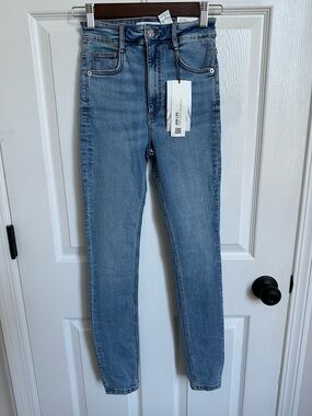 Zara Women's Light Blue Skinny Jeans